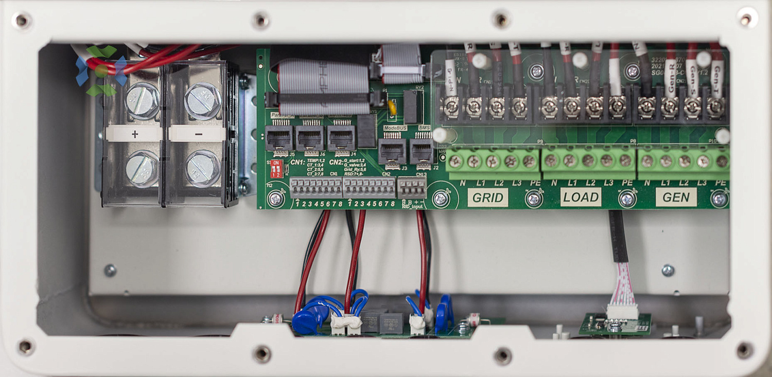 Гибридный трехфазный солнечный инвертор DEYE SUN-12K-SG04L P3-EU